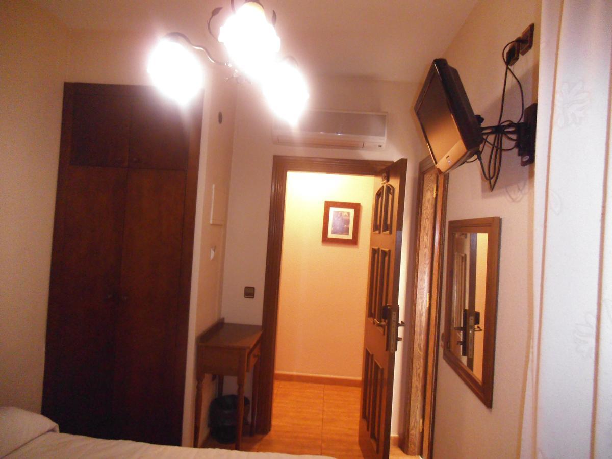 Hostal Los Galgos Yepes Exterior foto